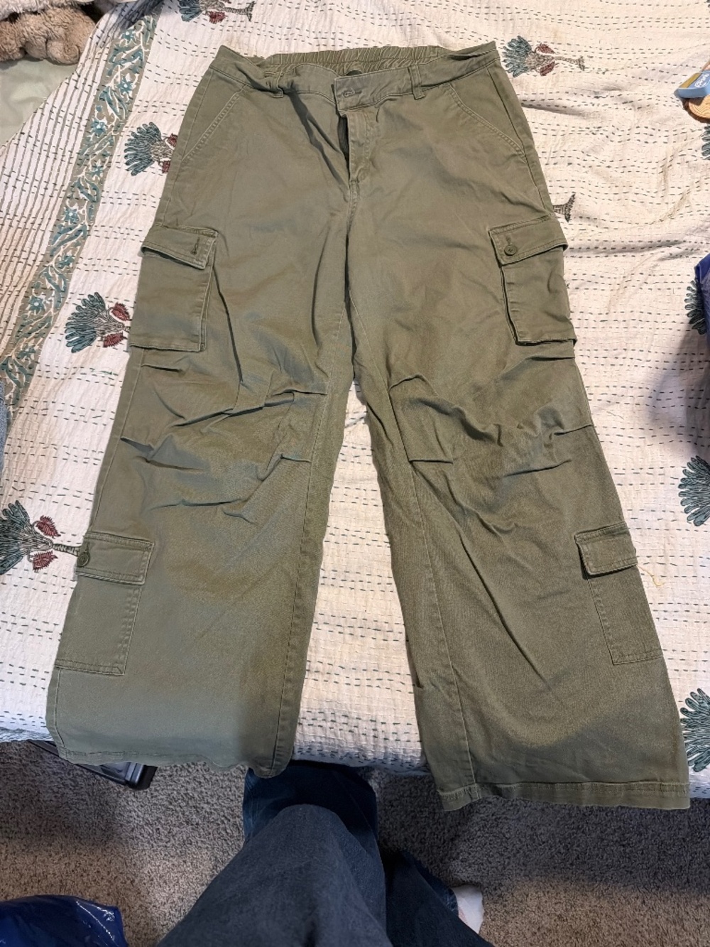 Wild Fable Women’s Small Olive Green Cargo Pants Relaxed Fit Utility Style